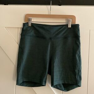 Outdoor Voices Move Free 6” Short, Evergreen color, Size Medium